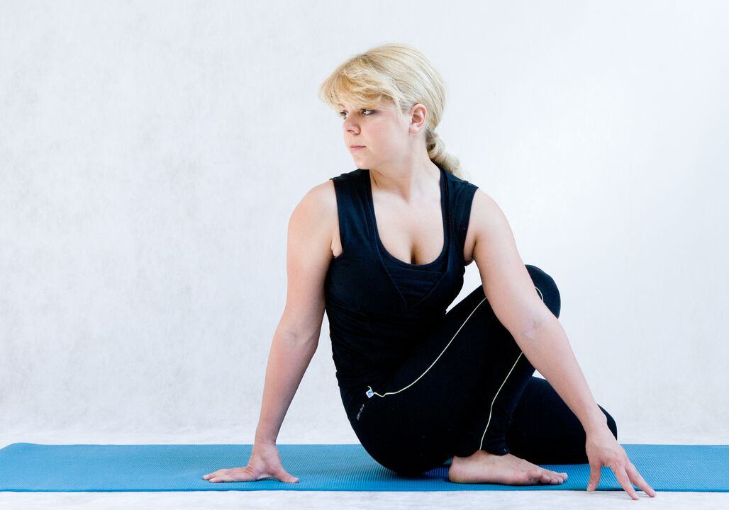 ejercitar la pierna prakshalana de yoga para bajar de peso